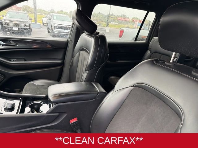Used 2023 Jeep Grand Cherokee L Laredo image 8
