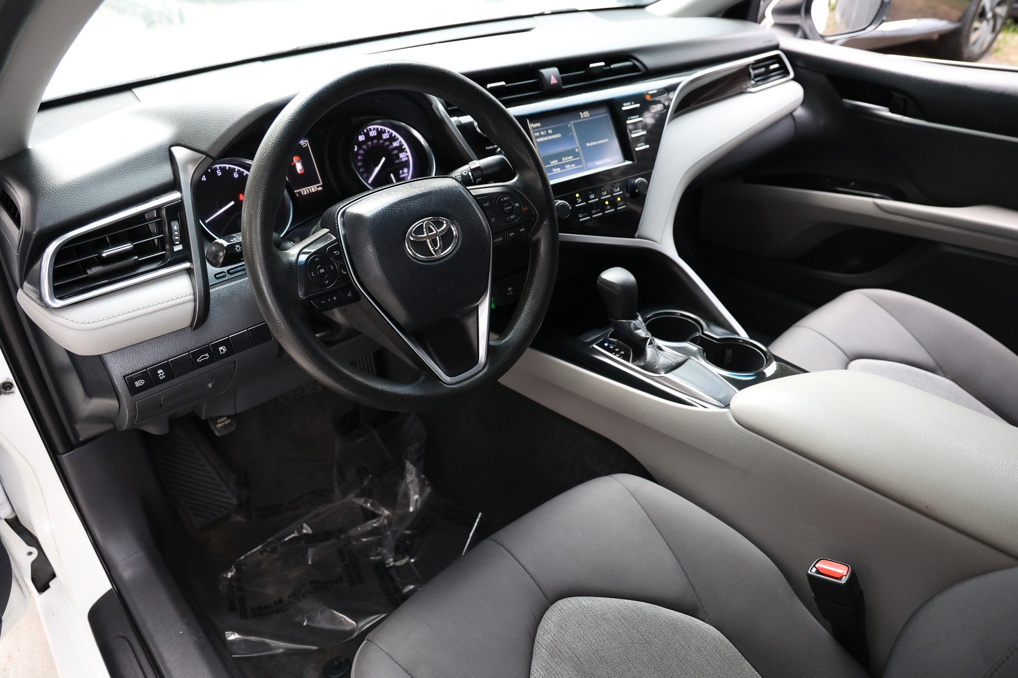 Used 2018 Toyota Camry LE FWD image 6