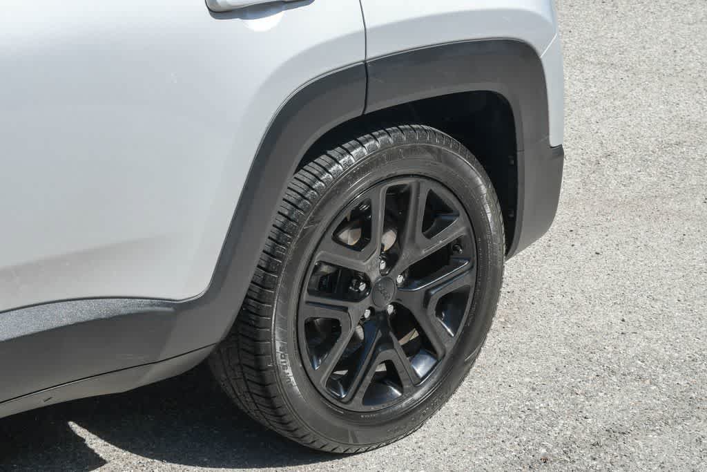 Used 2017 Jeep Renegade Altitude FWD image 11