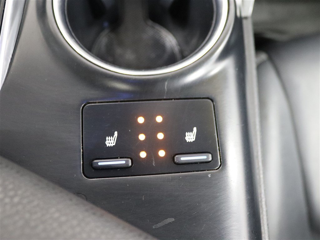 Used 2020 Toyota Camry XLE FWD image 39