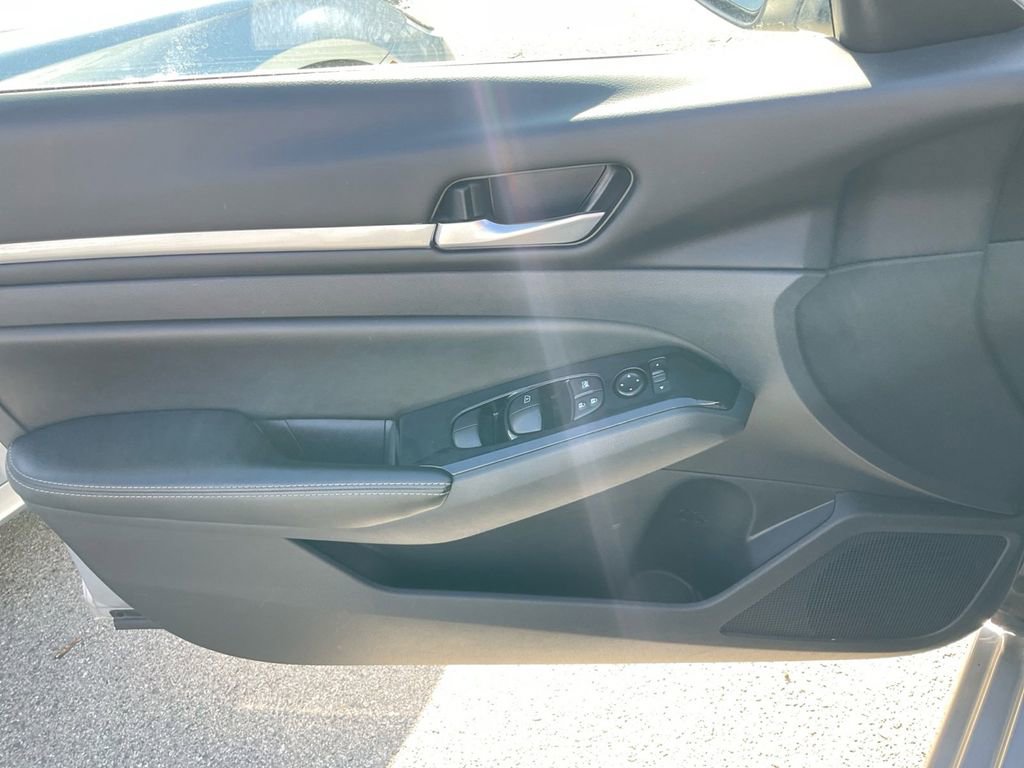 Used 2023 Nissan Altima 2.5 SV image 11