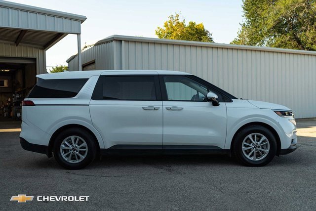 Used 2024 Kia Carnival LX image 4