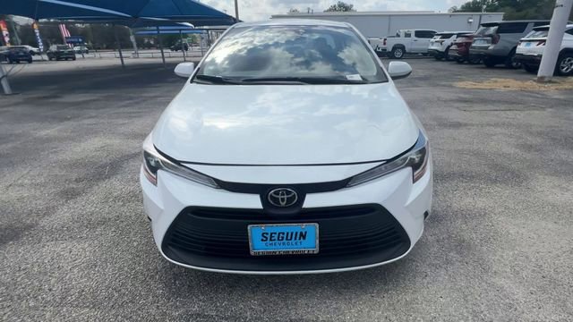 Used 2025 Toyota Corolla LE FWD image 3