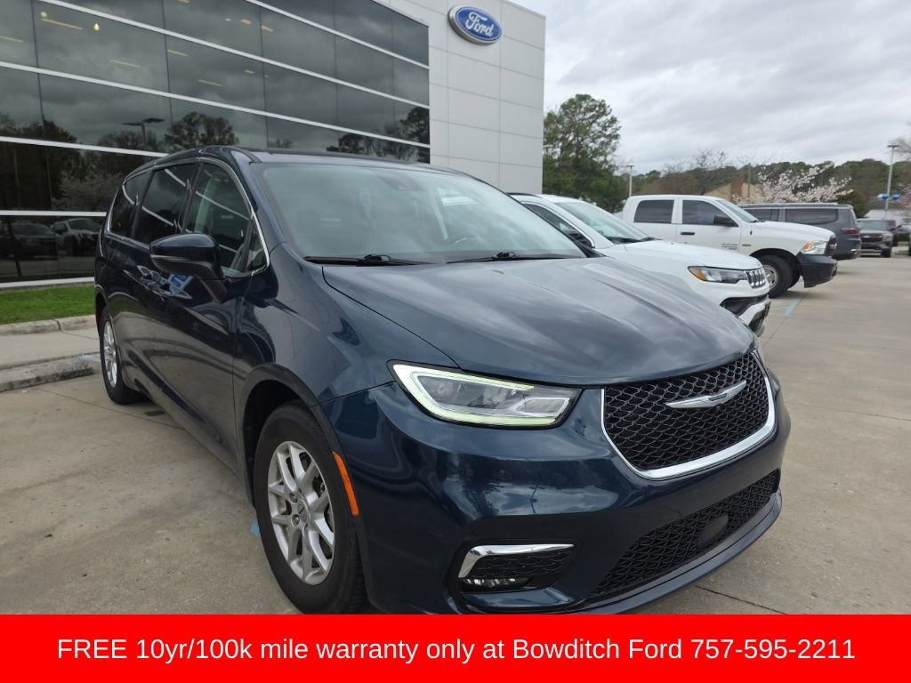 Used 2023 Chrysler Pacifica Touring-L image 2