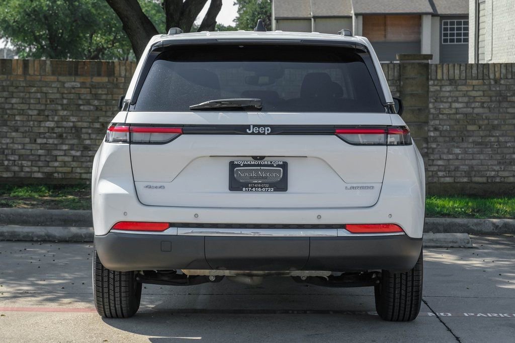 Used 2022 Jeep Grand Cherokee Laredo w/ Luxury Tech Group I image 14