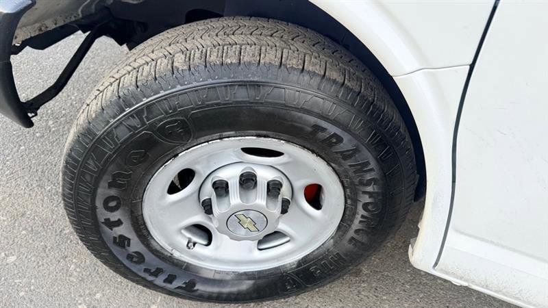 Used 2011 Chevrolet Express 2500 RWD image 34