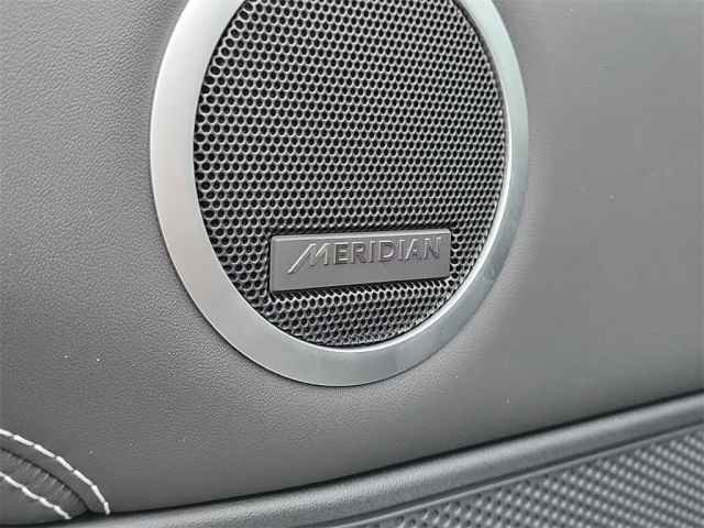 New 2024 Land Rover Discovery Metropolitan Edition image 13