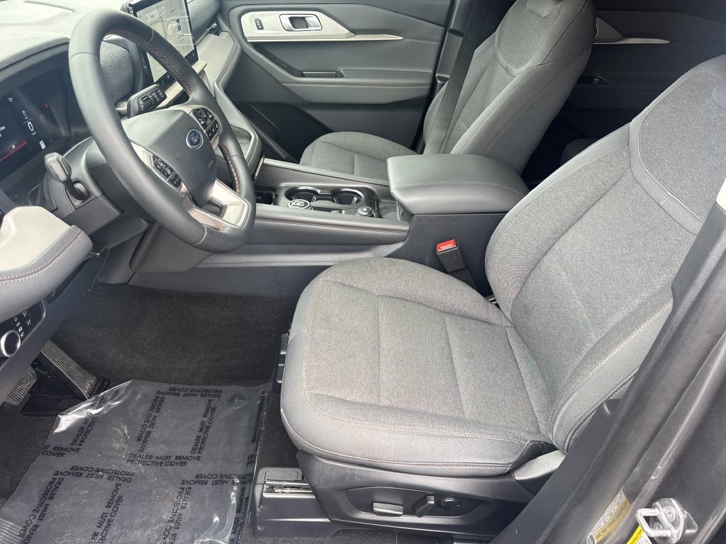 Used 2025 Ford Explorer Active RWD image 9