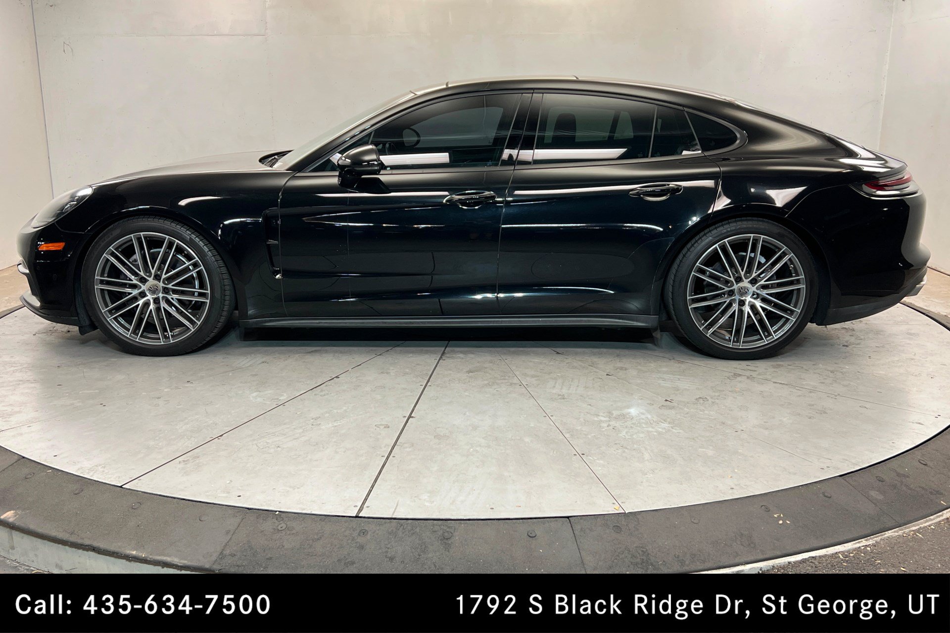 Used 2017 Porsche Panamera 4 AWD/4WD image 2