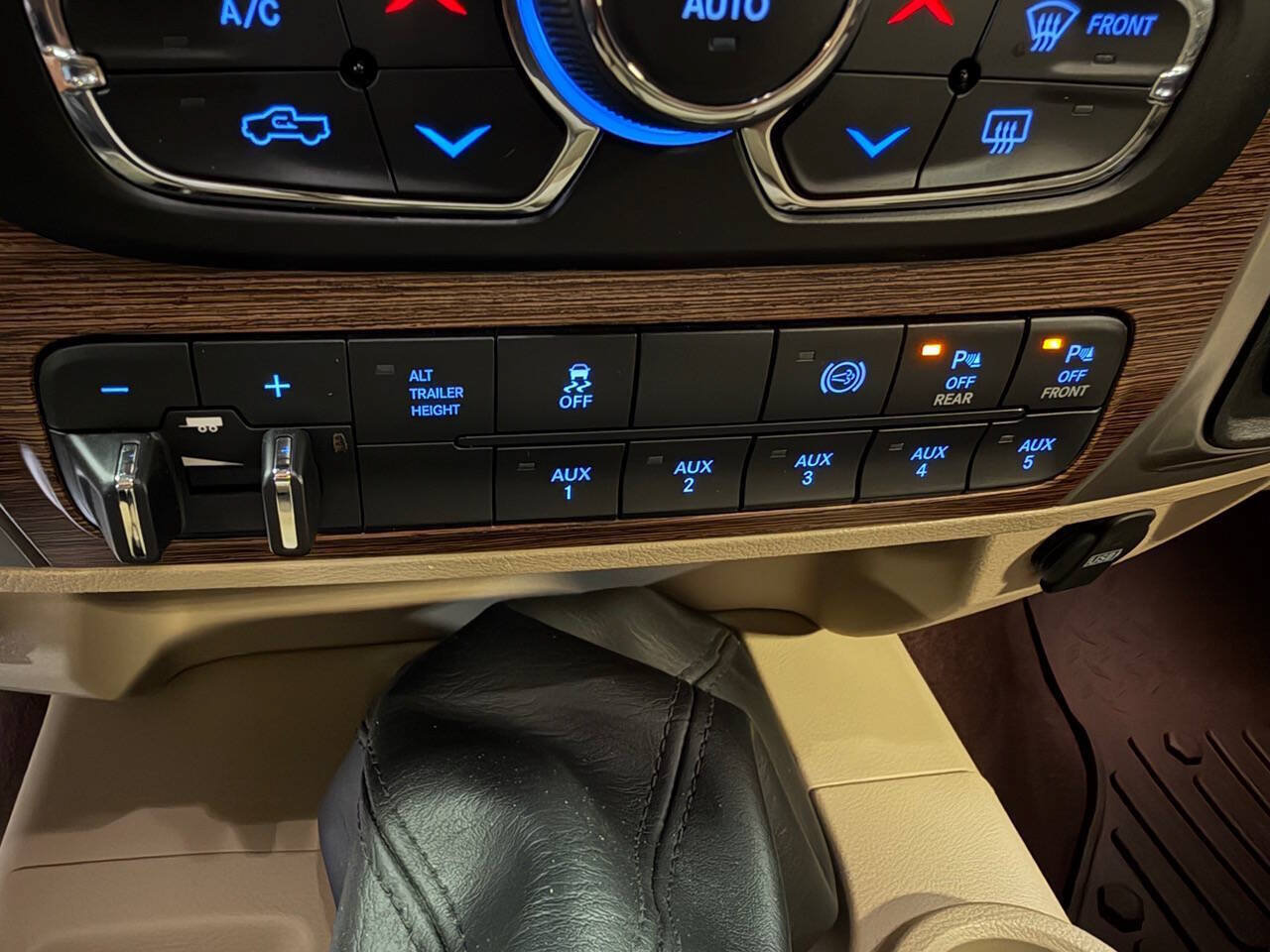 Used 2018 RAM 3500 Laramie RWD image 21