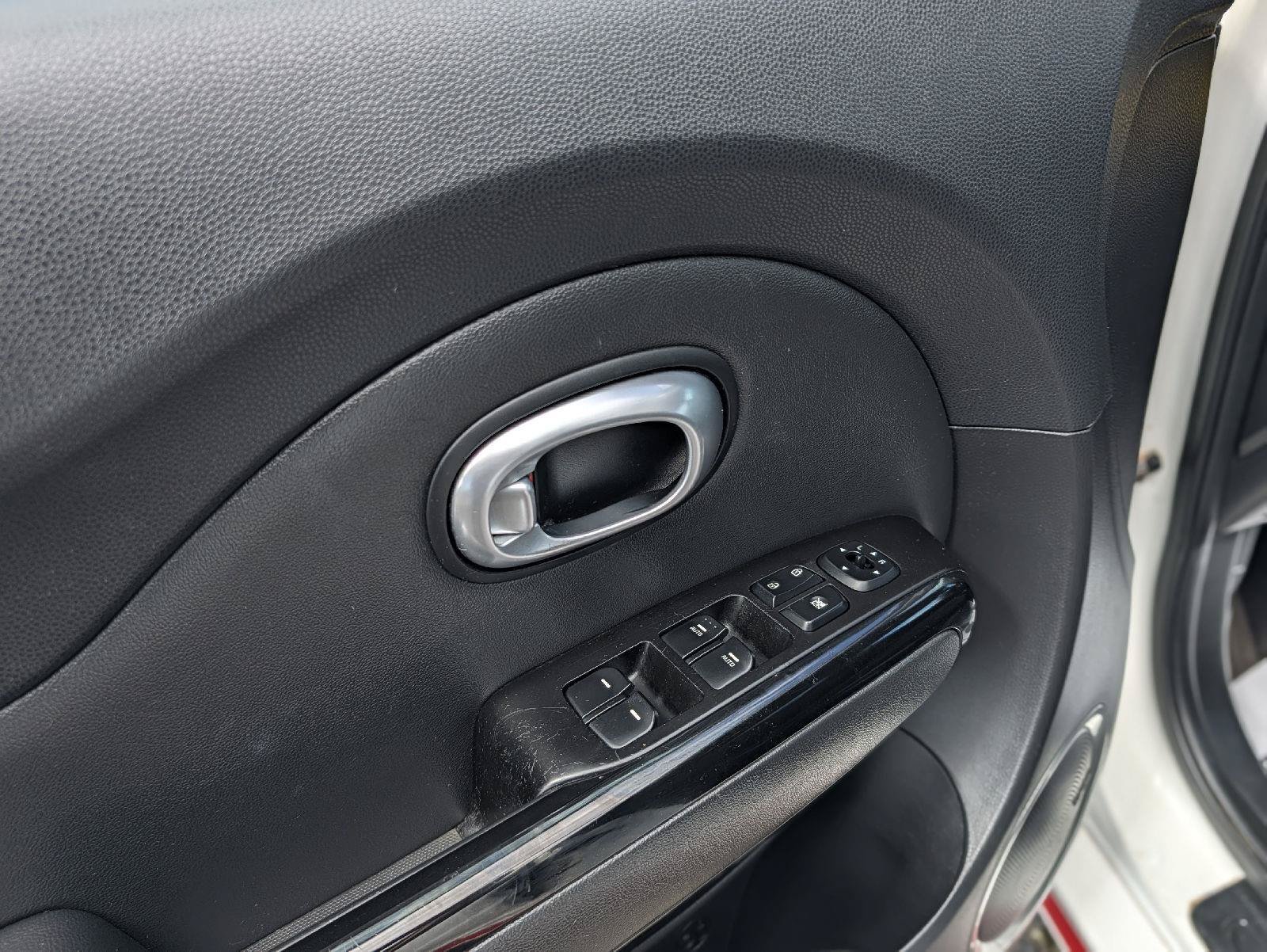 Used 2014 Kia Soul + FWD image 36