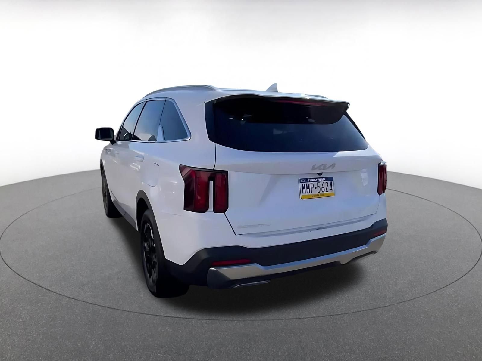 Used 2024 Kia Sorento S image 11