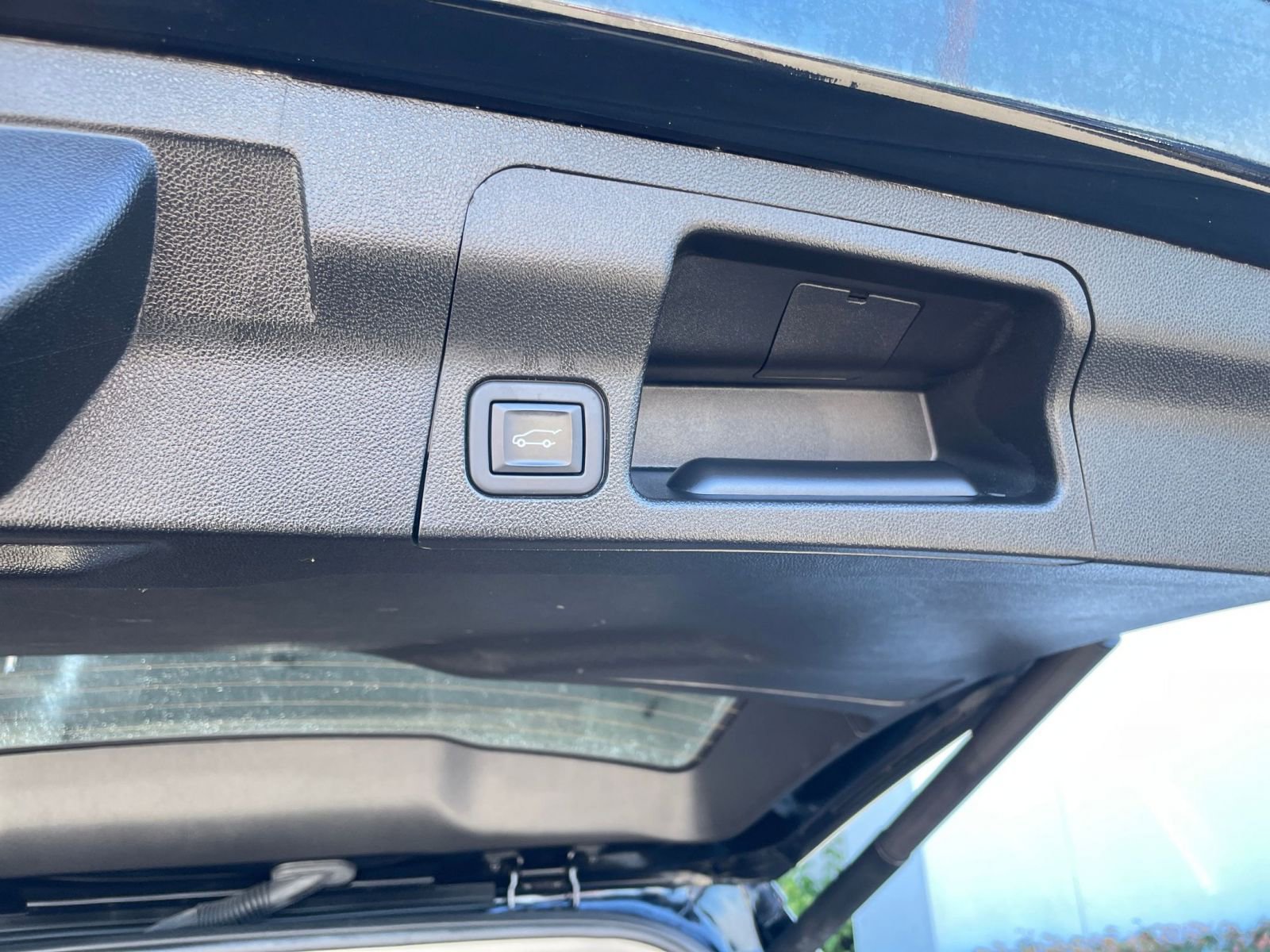 Used 2023 GMC Acadia SLT image 23