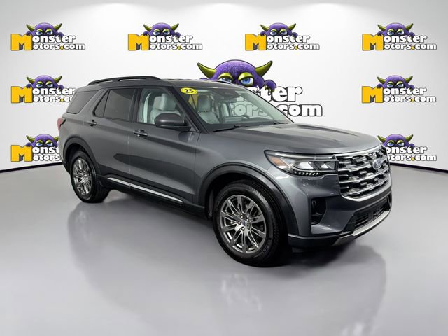 Used 2025 Ford Explorer Active w/ Active Comfort Package AWD/4WD image 3