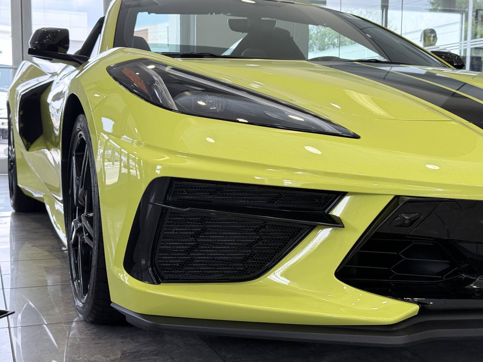 Used 2022 Chevrolet Corvette Stingray Premium Conv w/ Z51 Performance Package RWD image 2