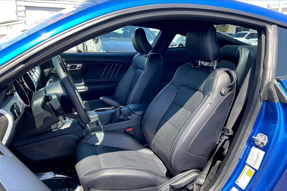 Used 2017 Ford Mustang GT Premium w/ Equipment Group 401A RWD image 22