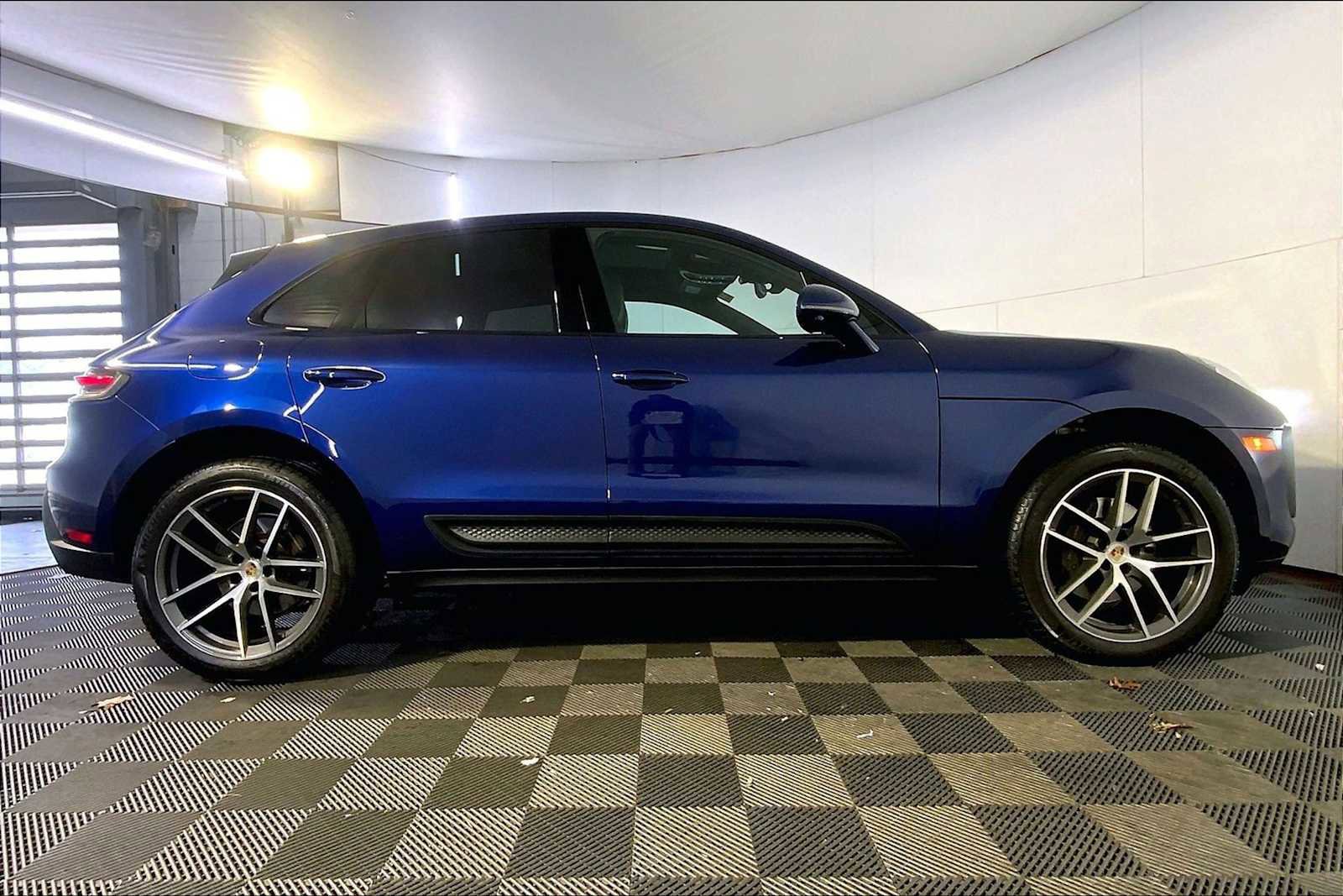 Certified 2024 Porsche Macan image 8