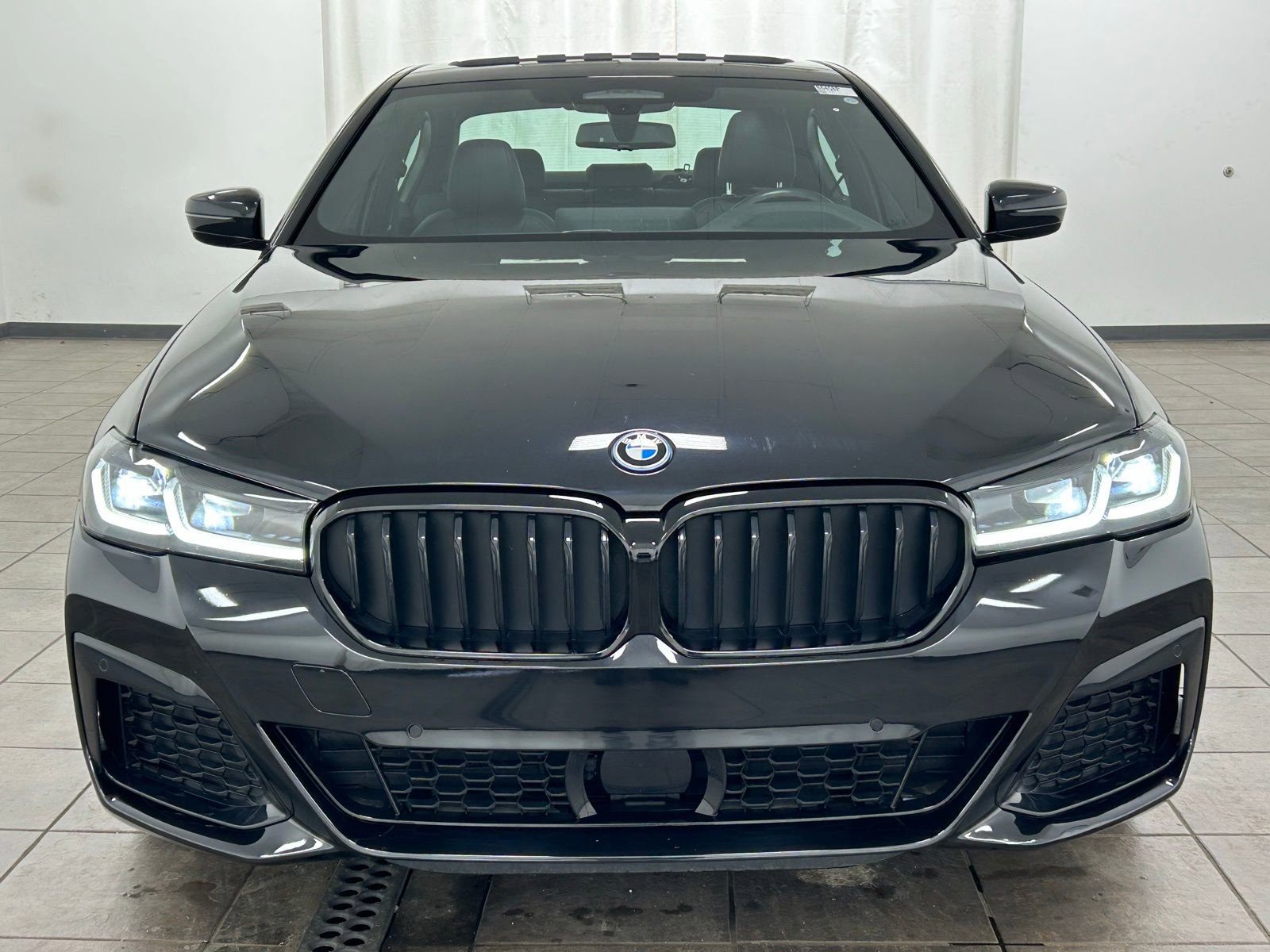 Used 2023 BMW 530e xDrive w/ Premium Package image 8