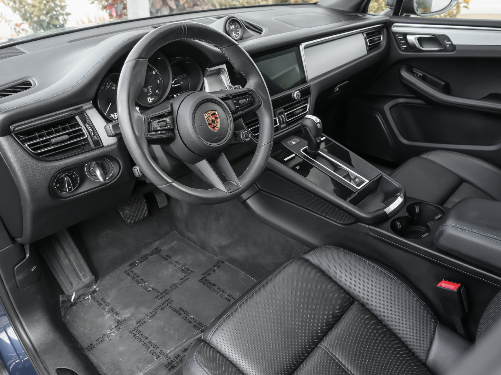 Used 2023 Porsche Macan Turbo AWD/4WD image 2