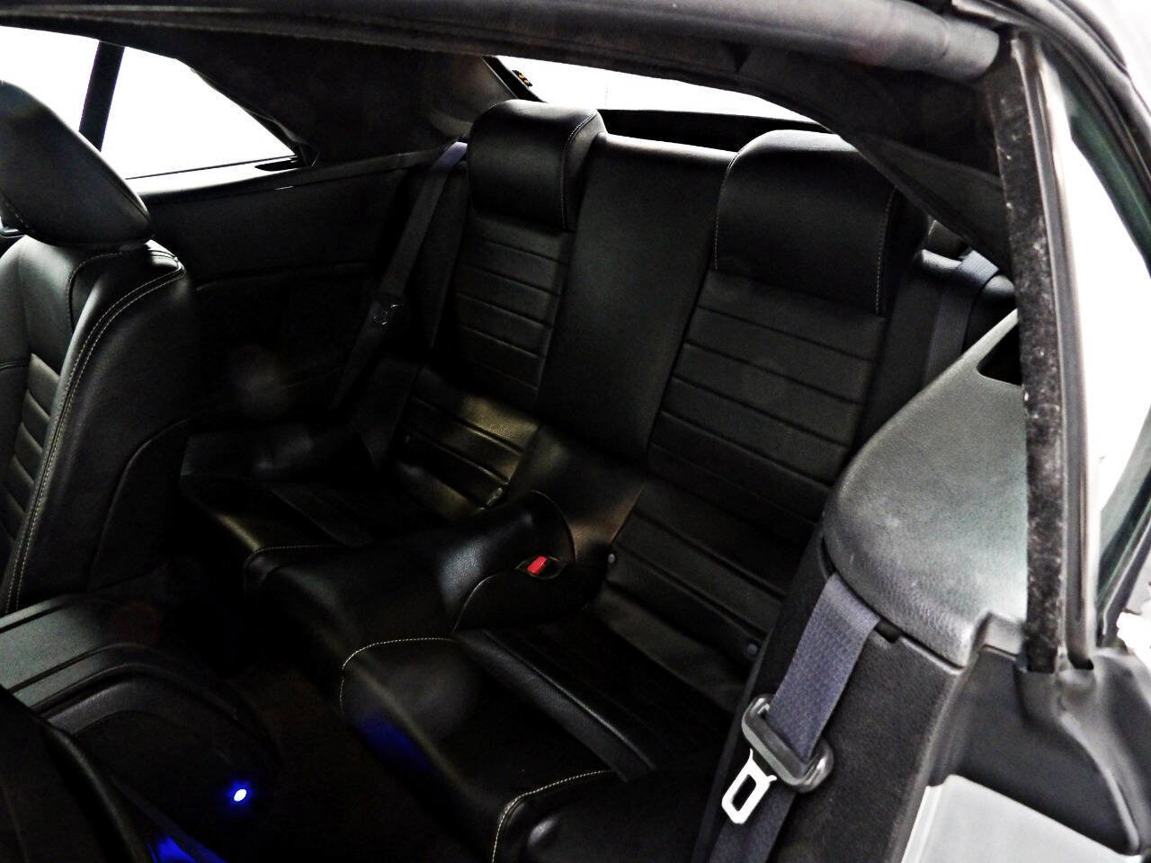 Used 2010 Ford Mustang Premium image 15