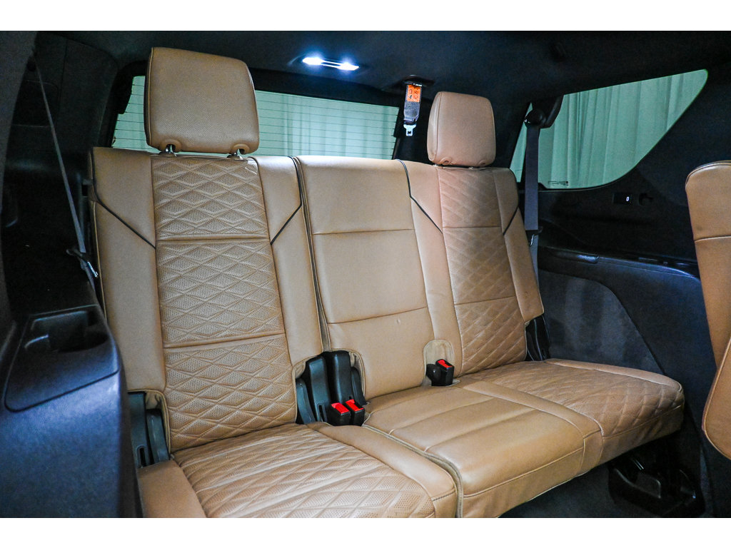 Used 2023 Cadillac Escalade Premium Luxury AWD/4WD image 17