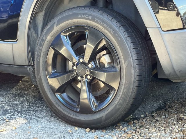 Used 2017 Jeep Cherokee Sport FWD image 8