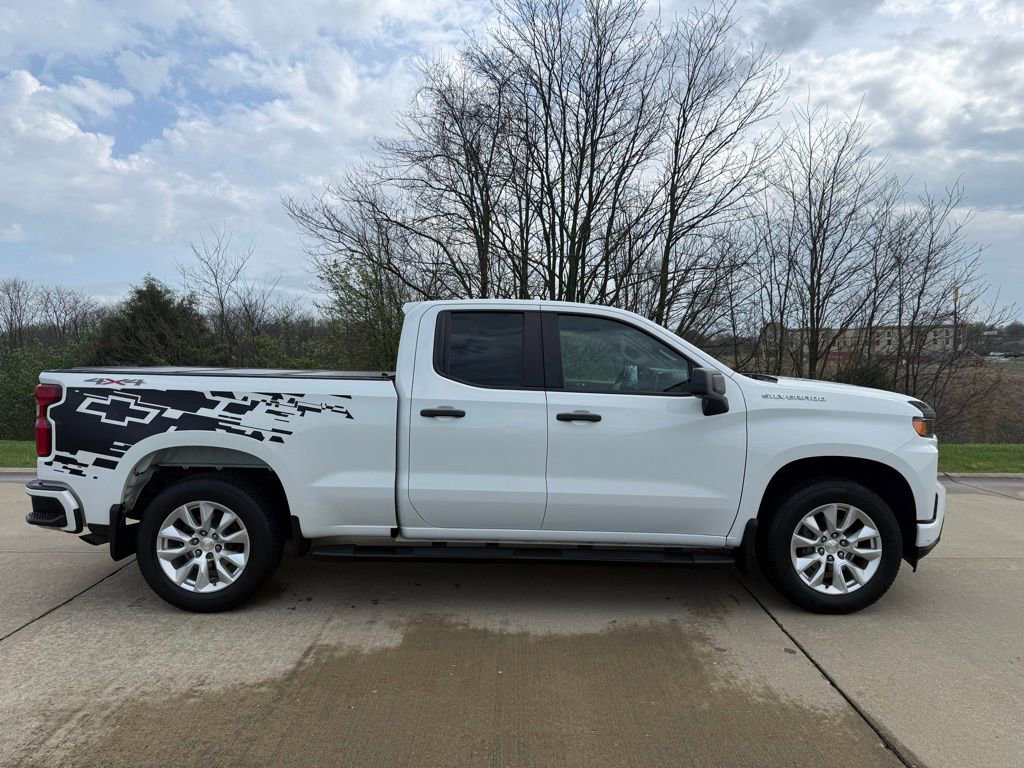 Used 2020 Chevrolet Silverado 1500 Custom w/ Custom Value Package image 2