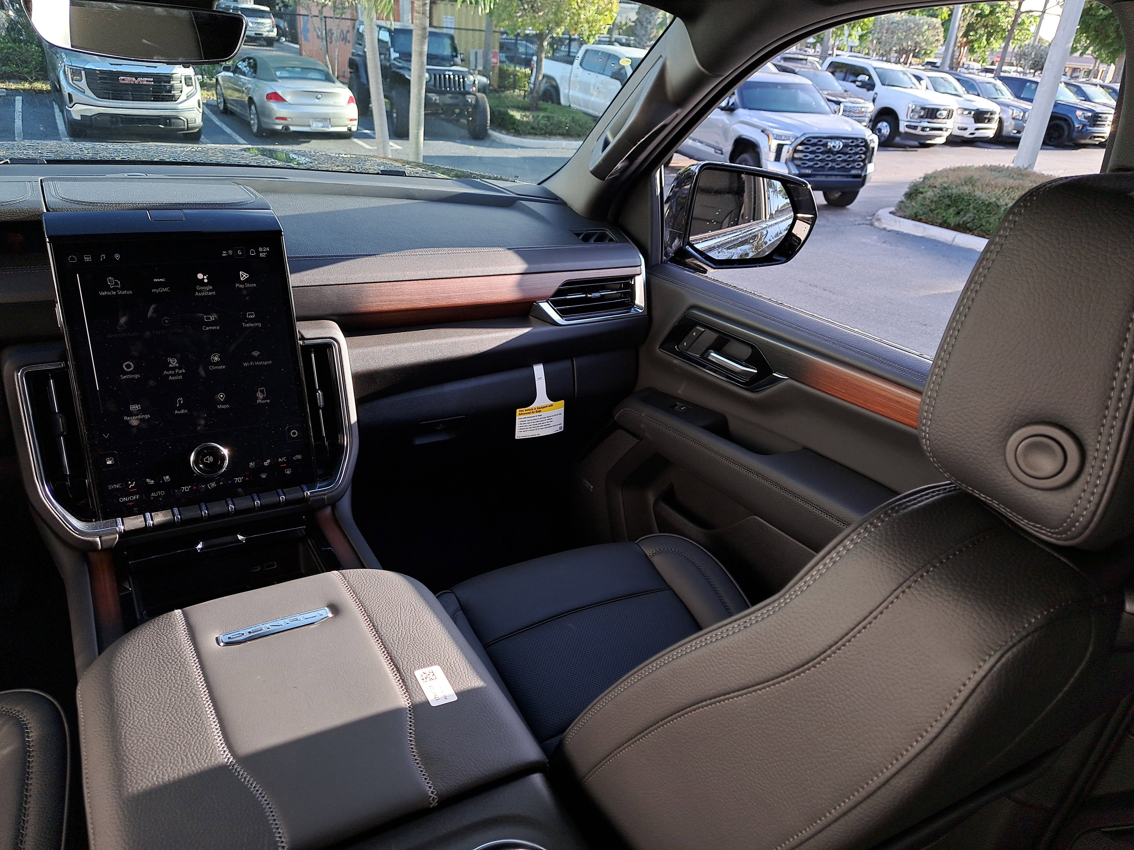New 2026 GMC Yukon XL Denali w/ Denali Reserve Package image 18
