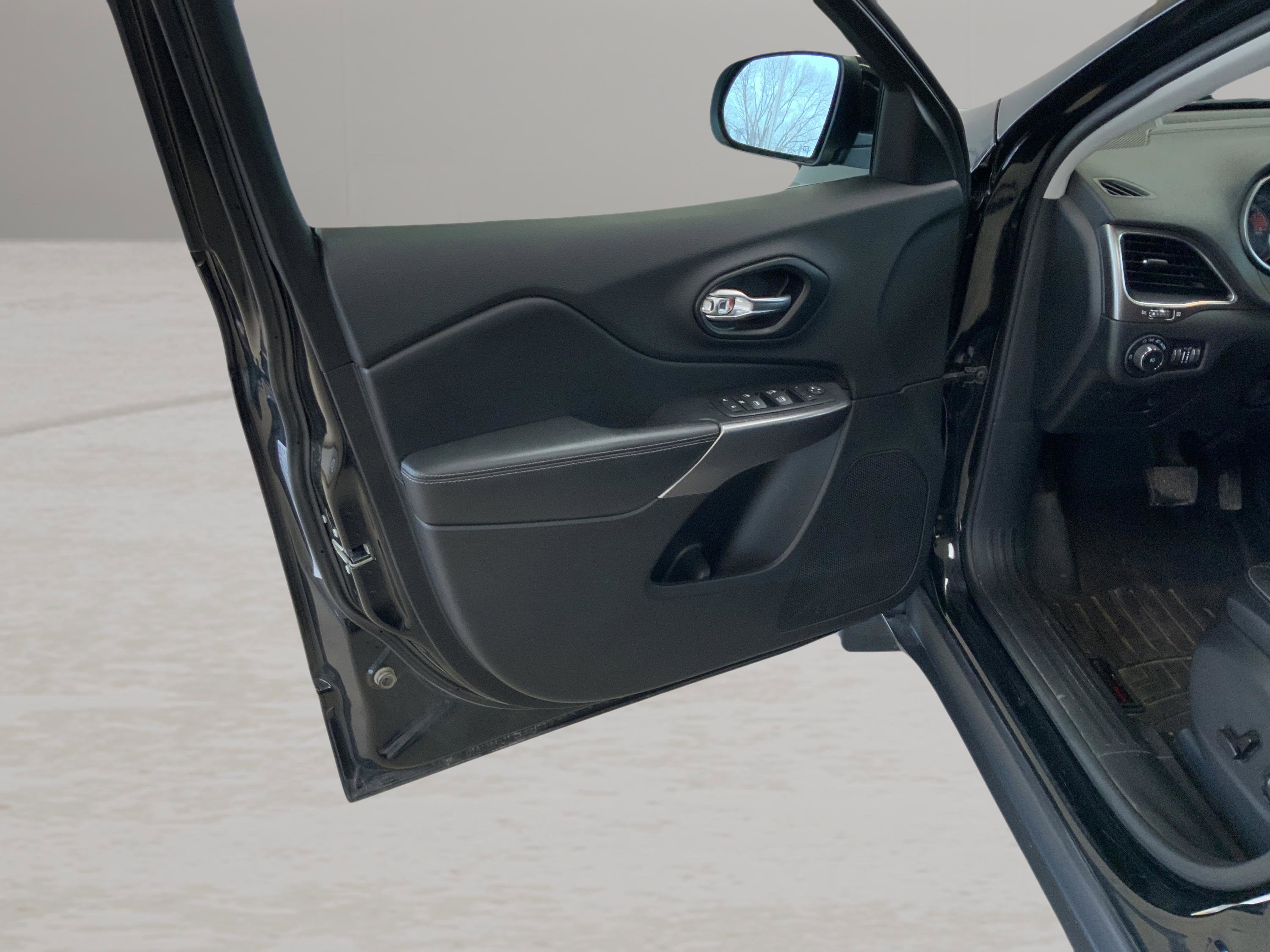 Used 2021 Jeep Cherokee Latitude Lux image 13