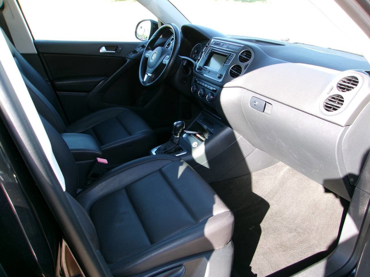 Used 2016 Volkswagen Tiguan S image 9
