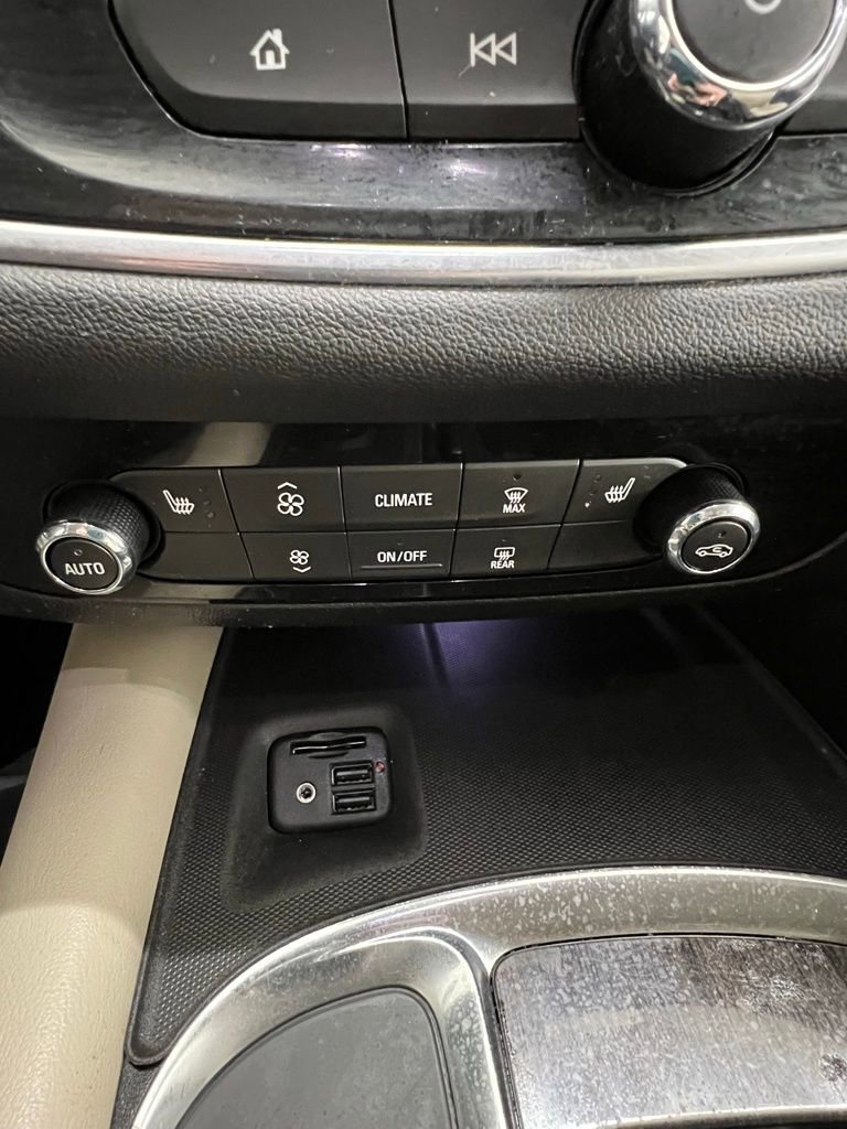 Used 2021 Buick Enclave Essence image 20