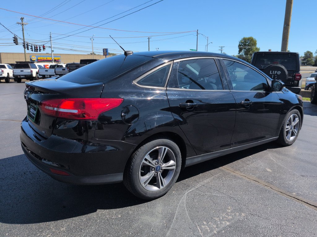 Used 2018 Ford Focus SE w/ SE Appearance Package FWD image 6