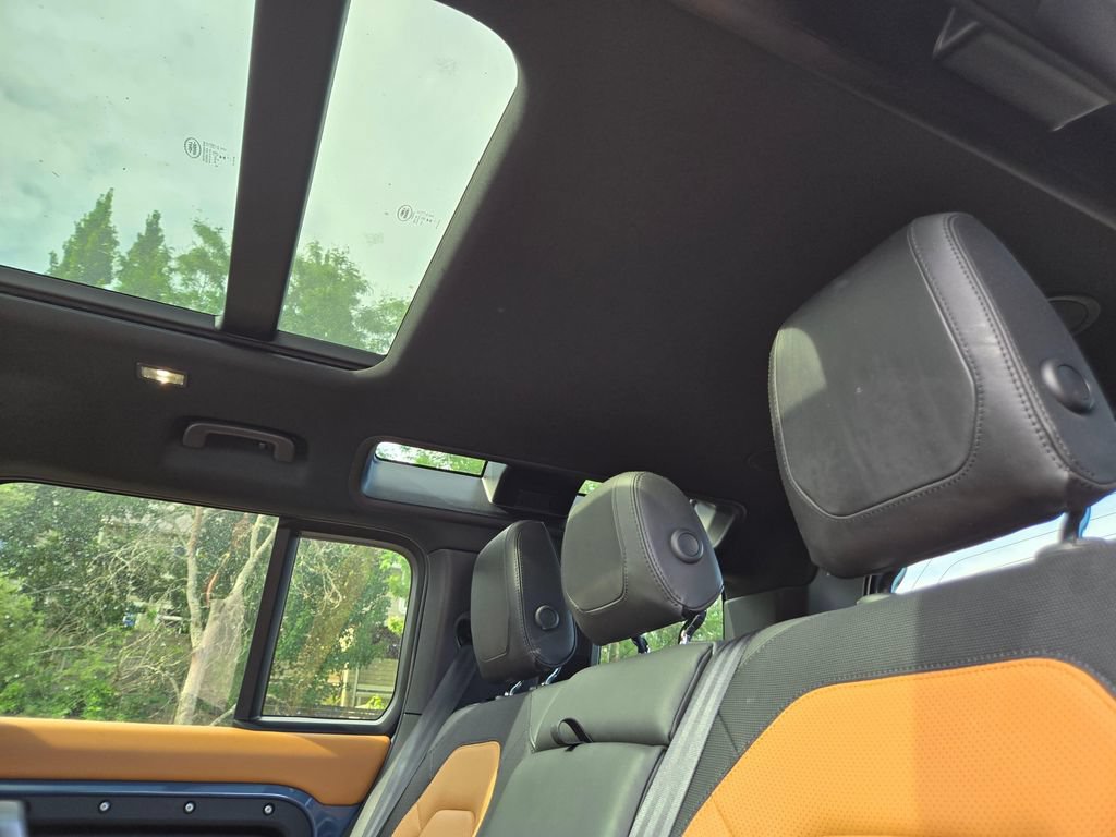 Used 2024 Land Rover Defender 110 X-Dynamic SE AWD/4WD image 17