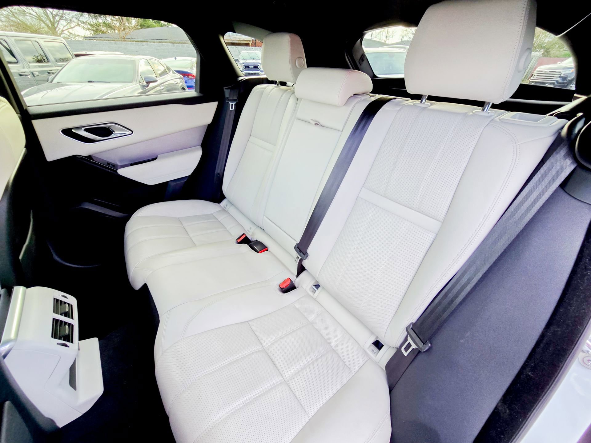 Used 2023 Land Rover Range Rover Velar R-Dynamic S image 31