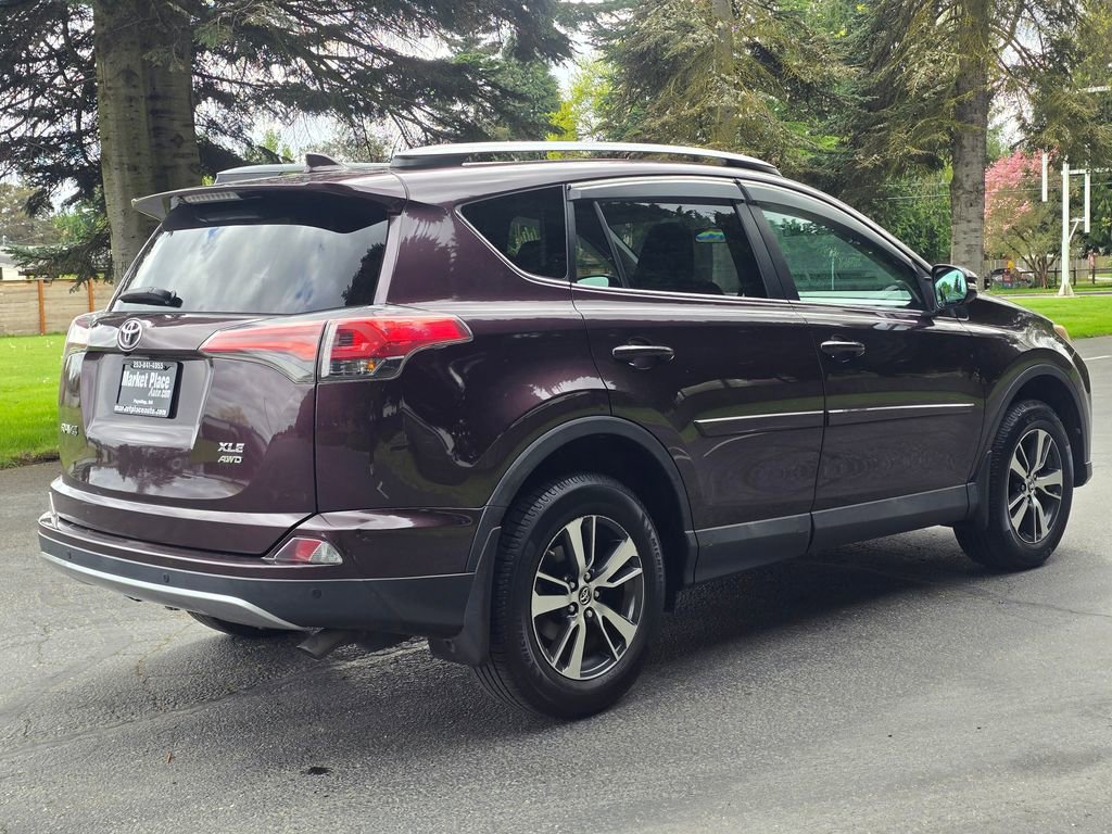 Used 2017 Toyota RAV4 XLE AWD/4WD image 6