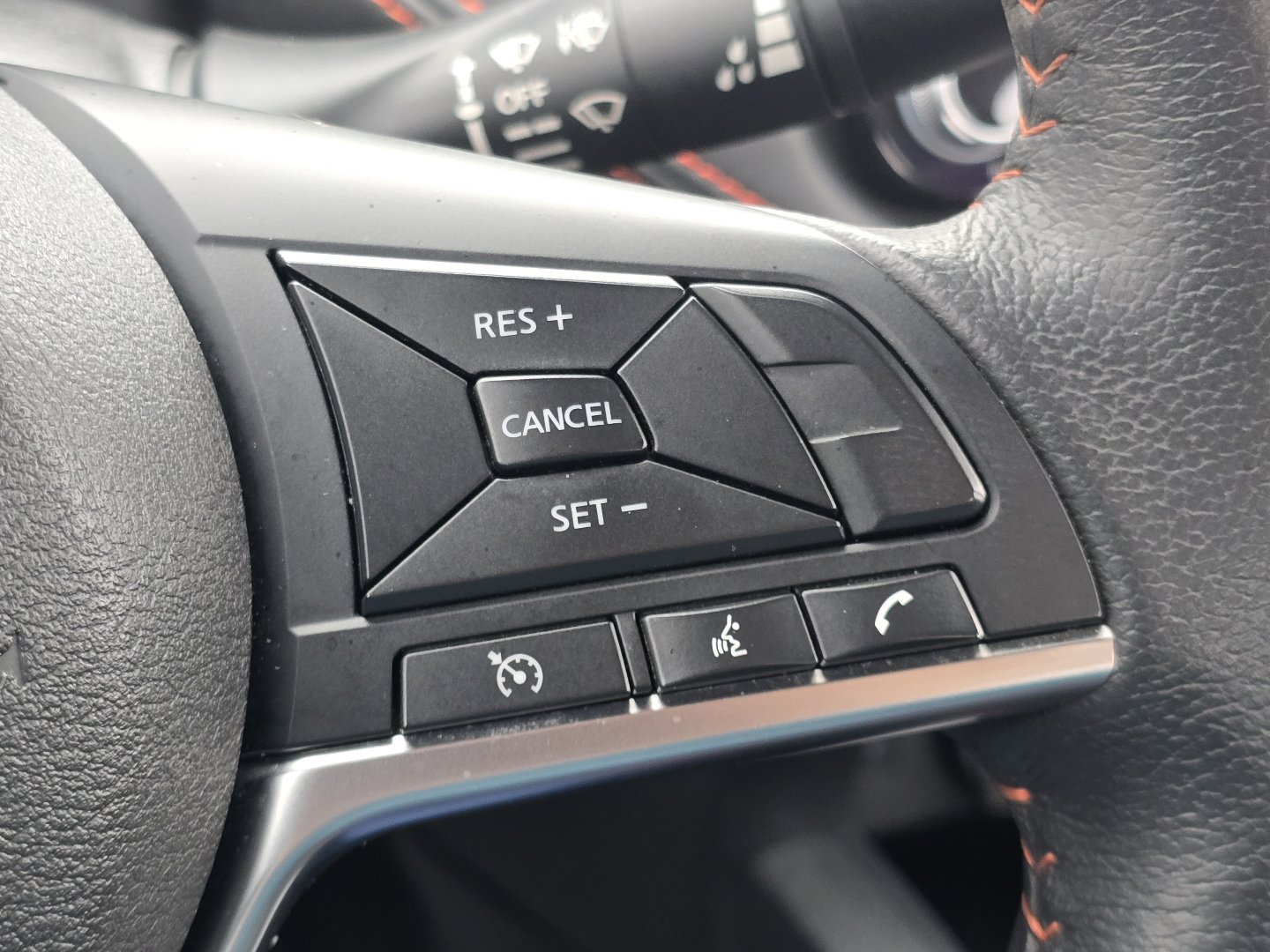 Used 2024 Nissan Versa SR image 12