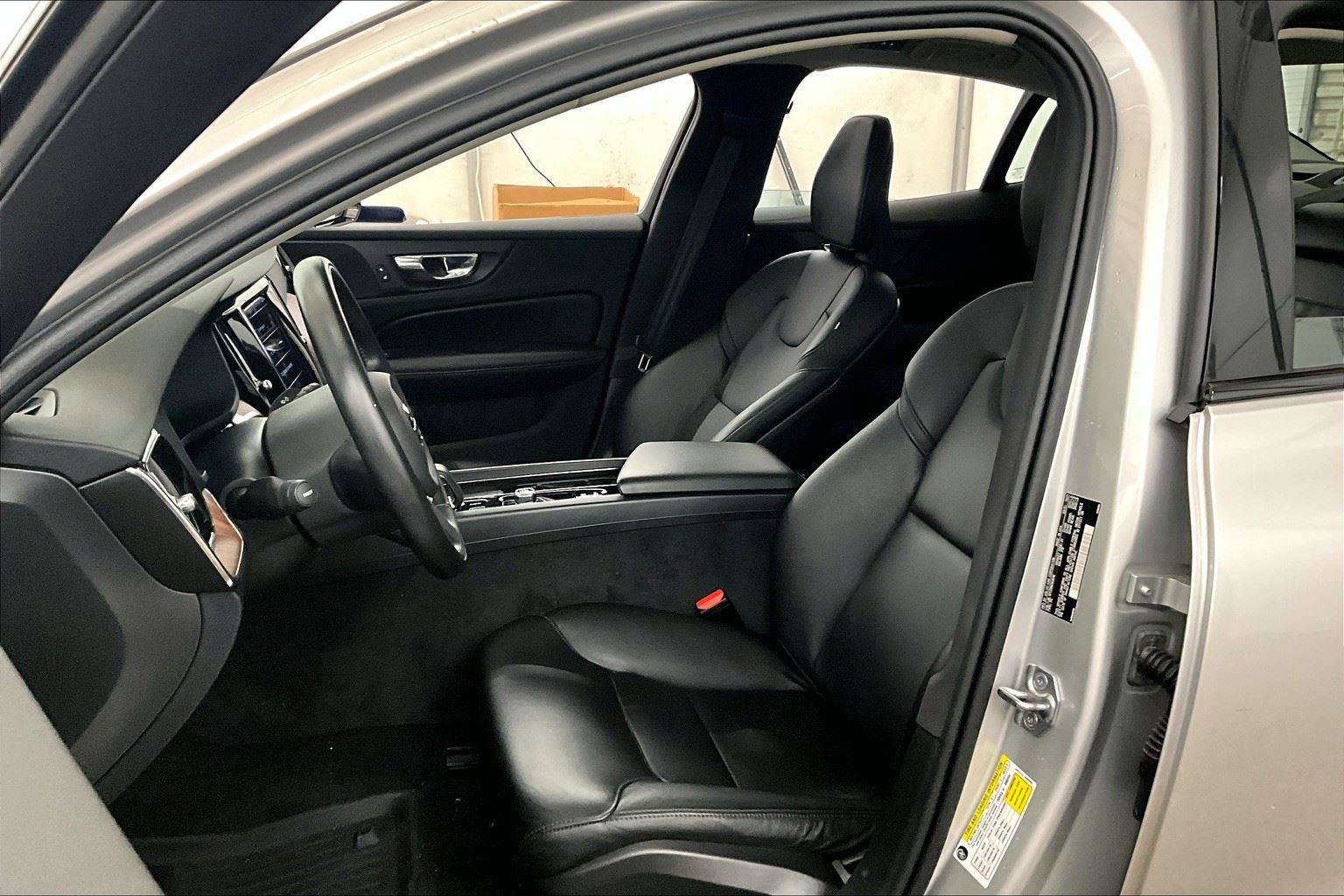 Used 2022 Volvo S60 B5 Momentum w/ Advanced Package image 24