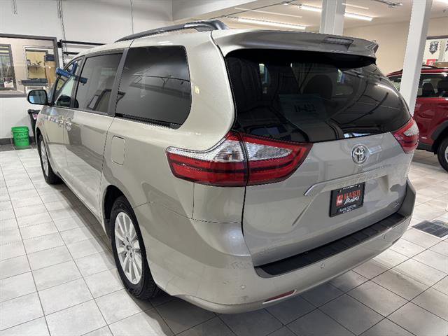 Used 2017 Toyota Sienna Limited image 2