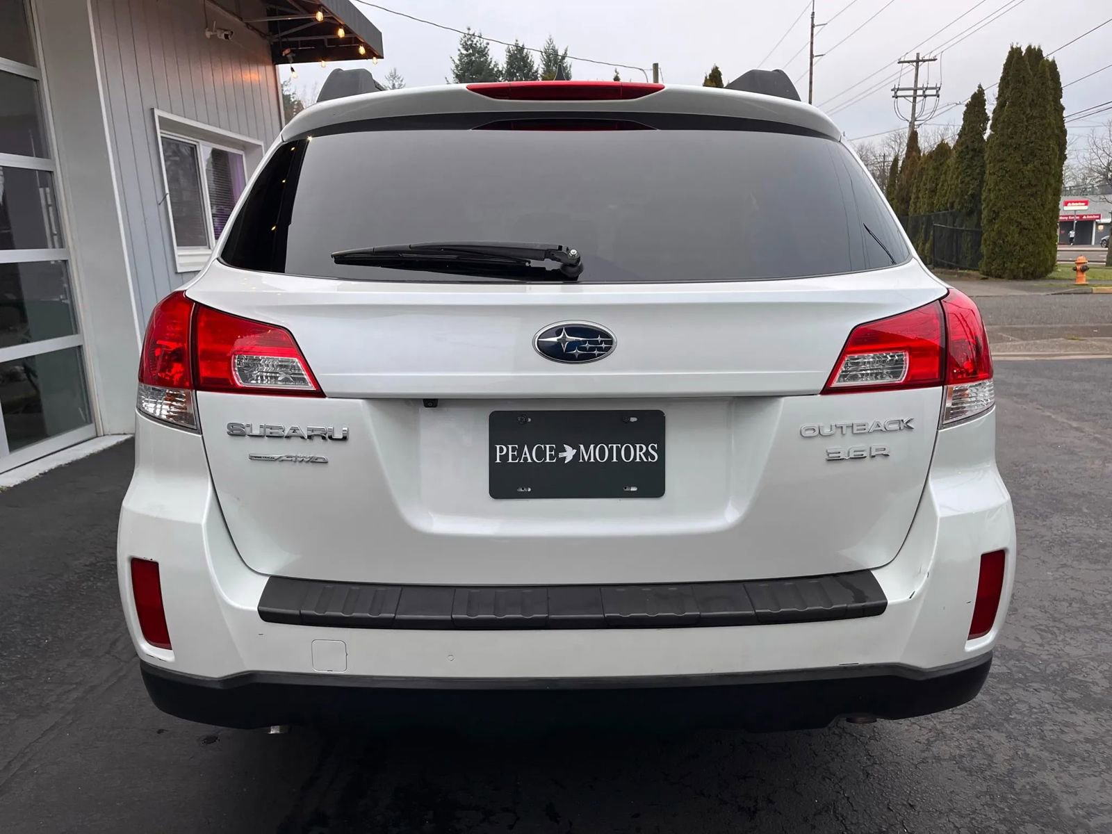 Used 2012 Subaru Outback 3.6R Limited w/ Moonroof Pkg image 6