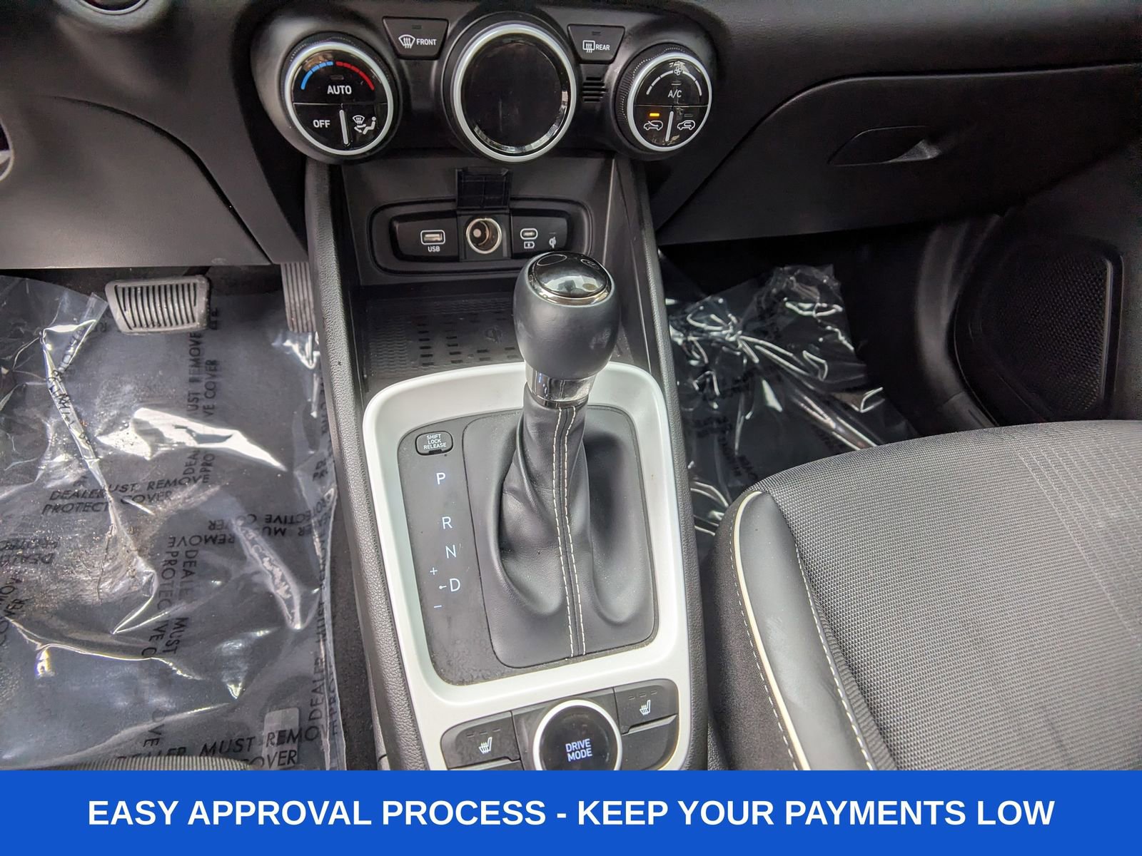 Used 2025 Hyundai Venue Limited image 27