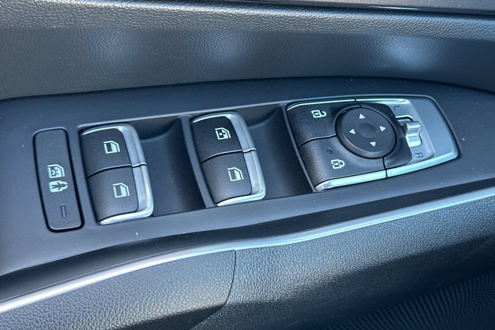 Used 2023 Kia Sorento LX image 12