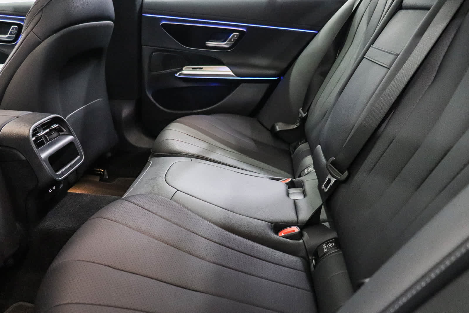 Certified 2025 Mercedes-Benz E 350 4MATIC Sedan image 22