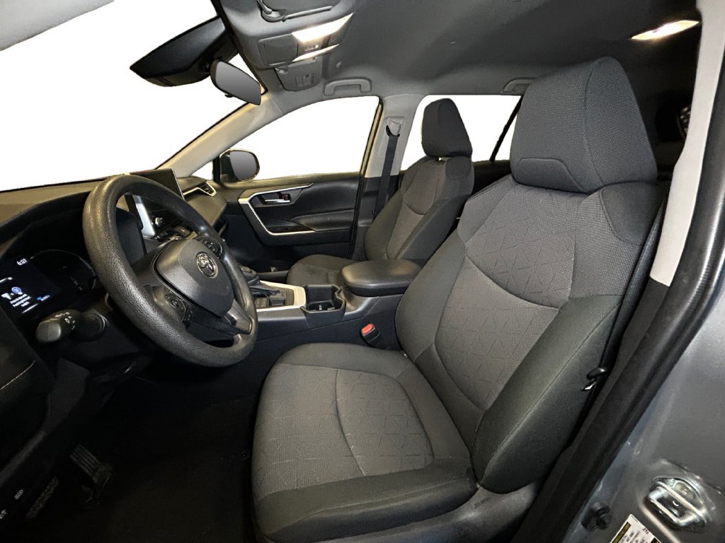 Used 2025 Toyota RAV4 XLE AWD/4WD image 9