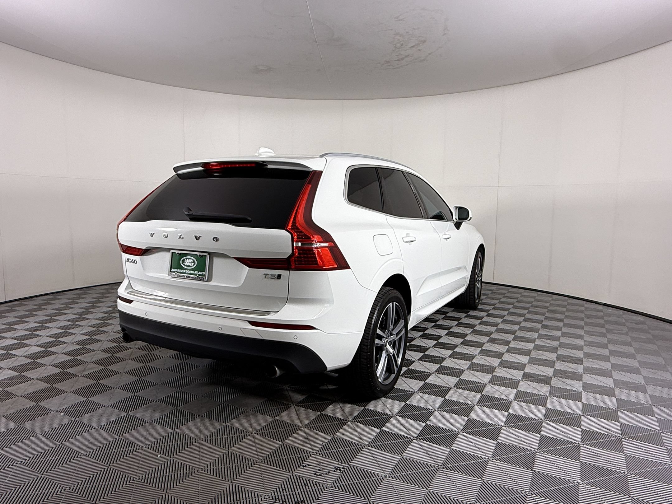 Used 2021 Volvo XC60 T5 Momentum w/ Premium Package AWD/4WD image 9