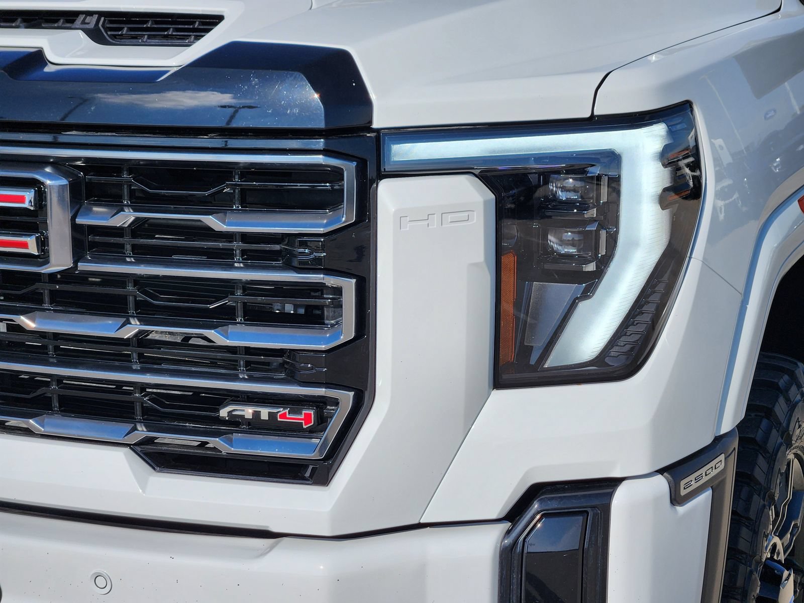 Used 2025 GMC Sierra 2500 AT4 w/ AT4 Premium Plus Package AWD/4WD image 12