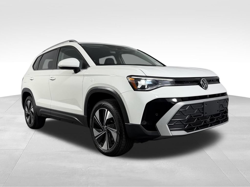 Used 2025 Volkswagen Taos SE AWD/4WD image 4