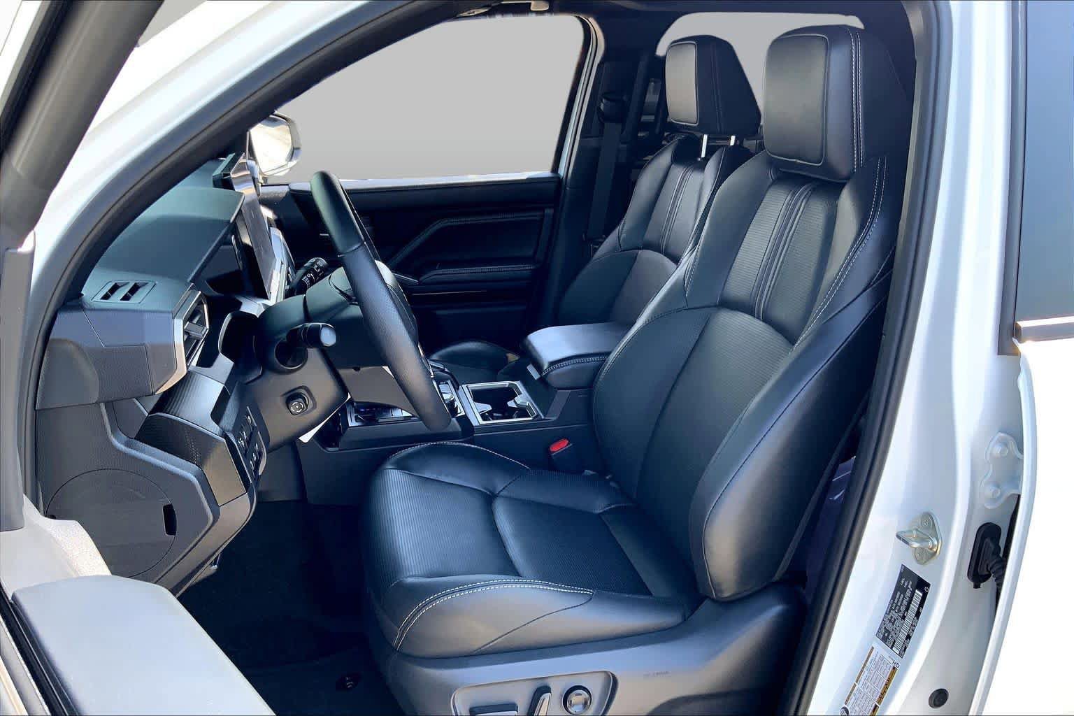 Used 2025 Toyota 4Runner Limited AWD/4WD image 8
