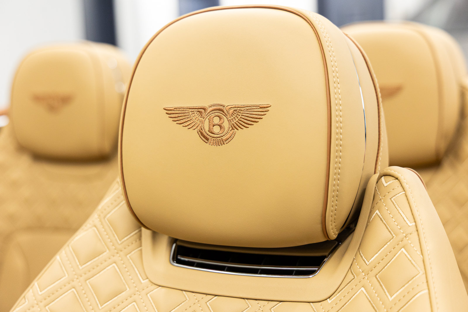 Used 2023 Bentley Continental GT Azure AWD/4WD image 48