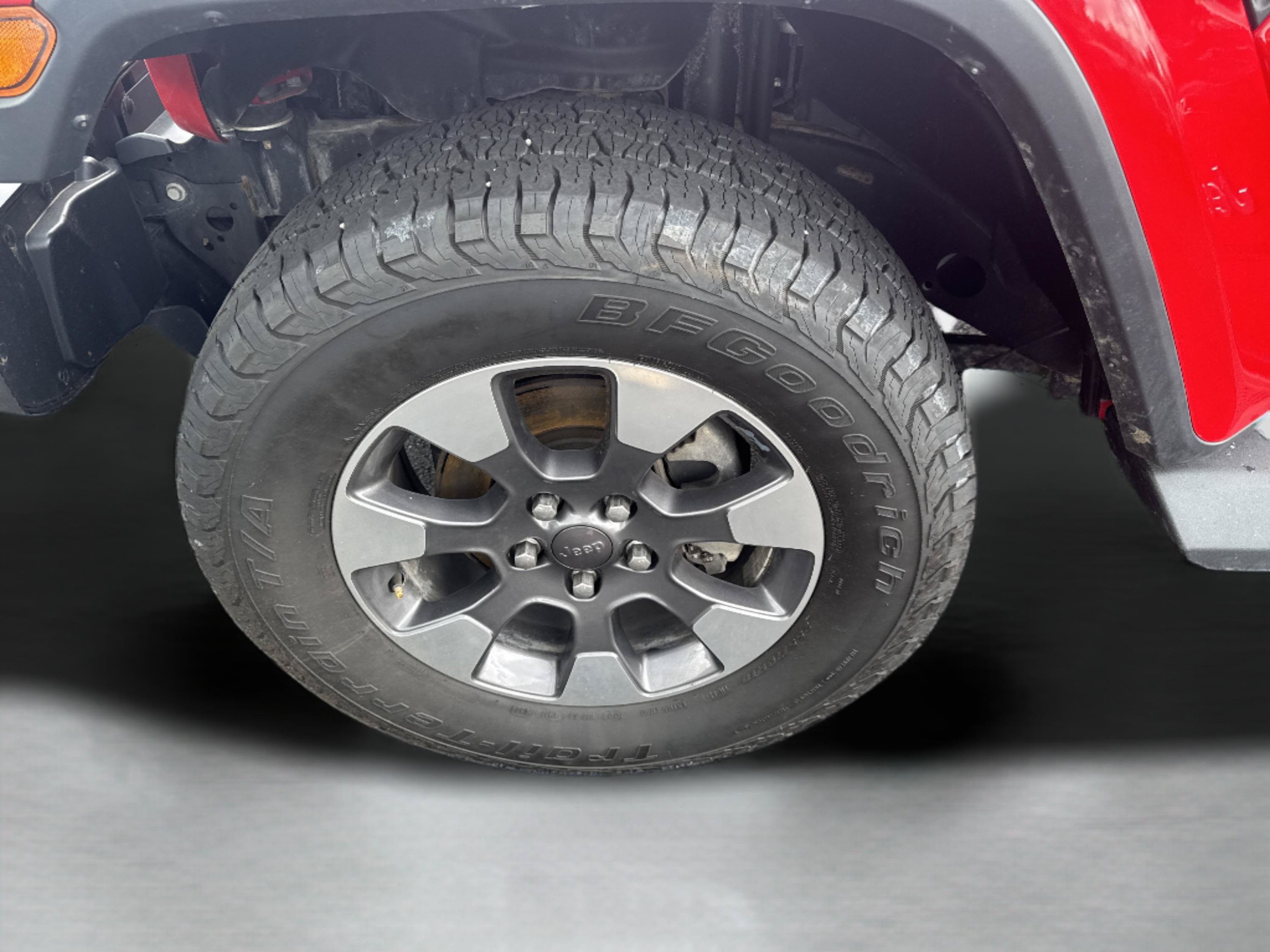 Used 2018 Jeep Wrangler Unlimited Sahara w/ LED Lighting Group AWD/4WD image 9