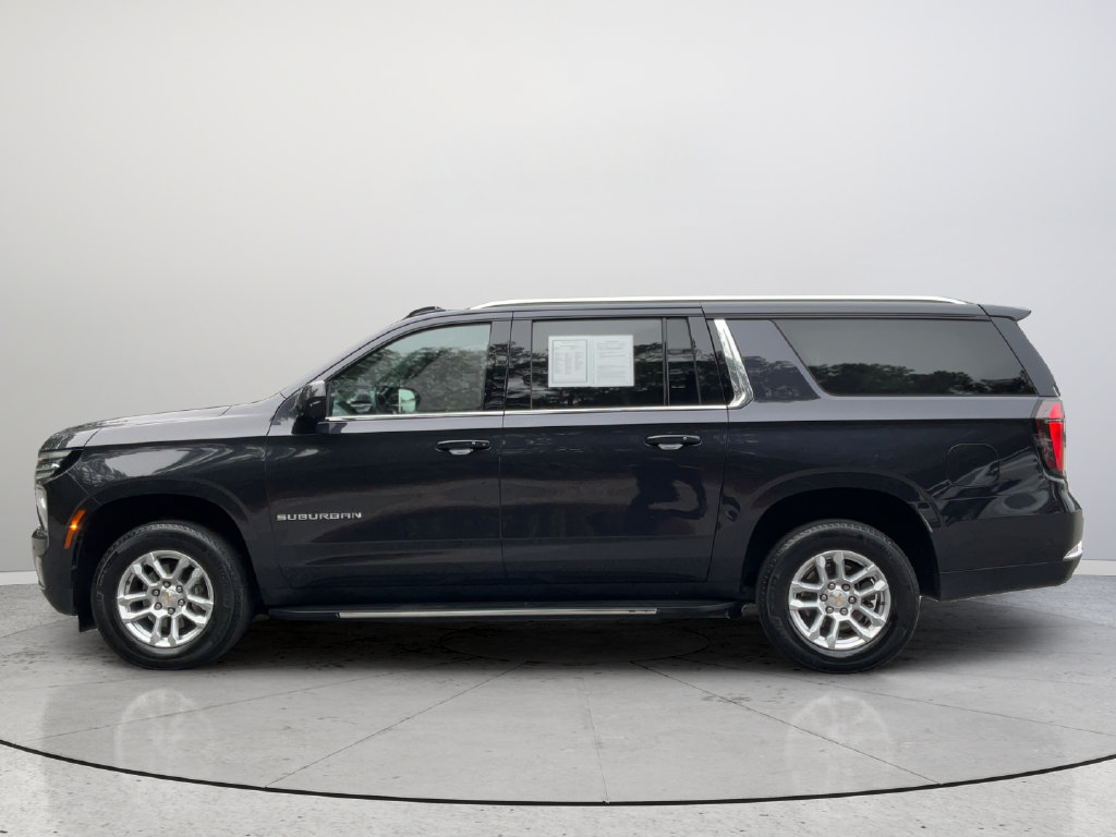 Certified 2025 Chevrolet Suburban LT RWD image 5